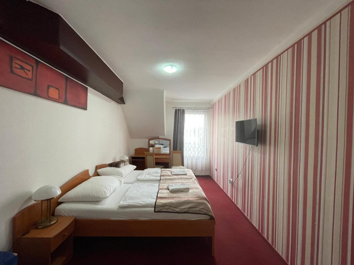 Hotel Minaret&Etterem Эгер Экстерьер фото