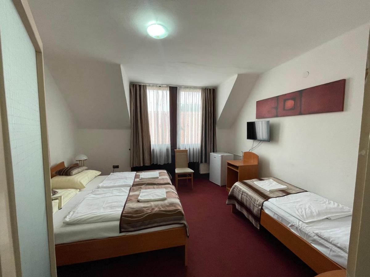 Hotel Minaret&Etterem Эгер Экстерьер фото