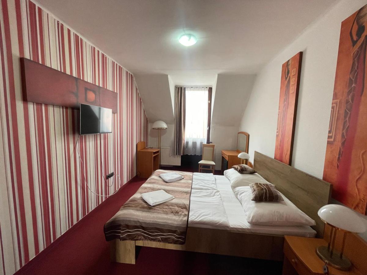 Hotel Minaret&Etterem Эгер Экстерьер фото