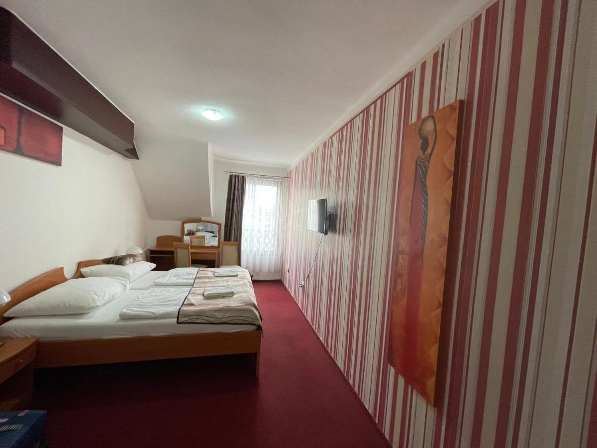 Hotel Minaret&Etterem Эгер Экстерьер фото