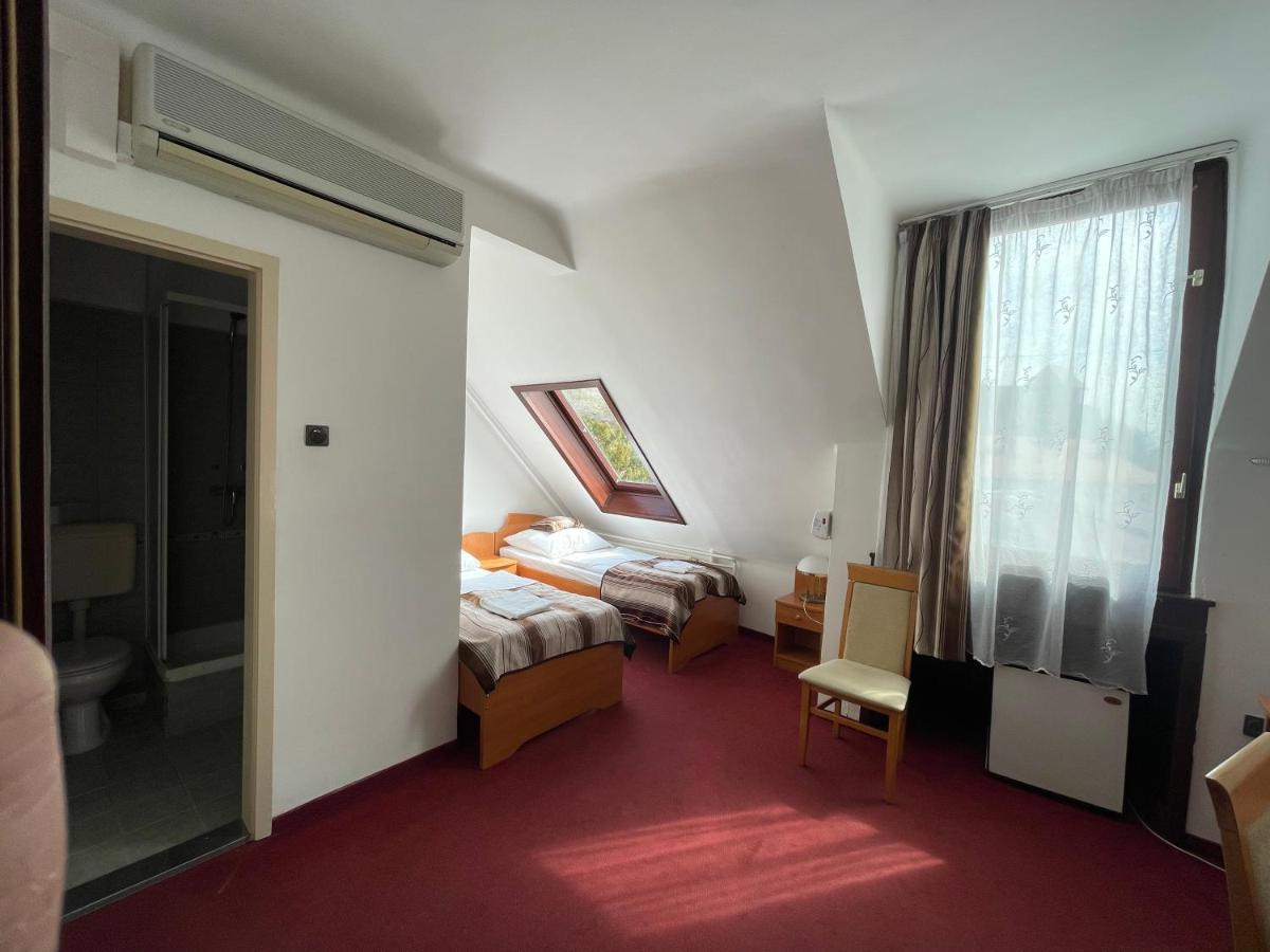 Hotel Minaret&Etterem Эгер Экстерьер фото