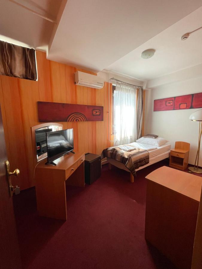 Hotel Minaret&Etterem Эгер Экстерьер фото